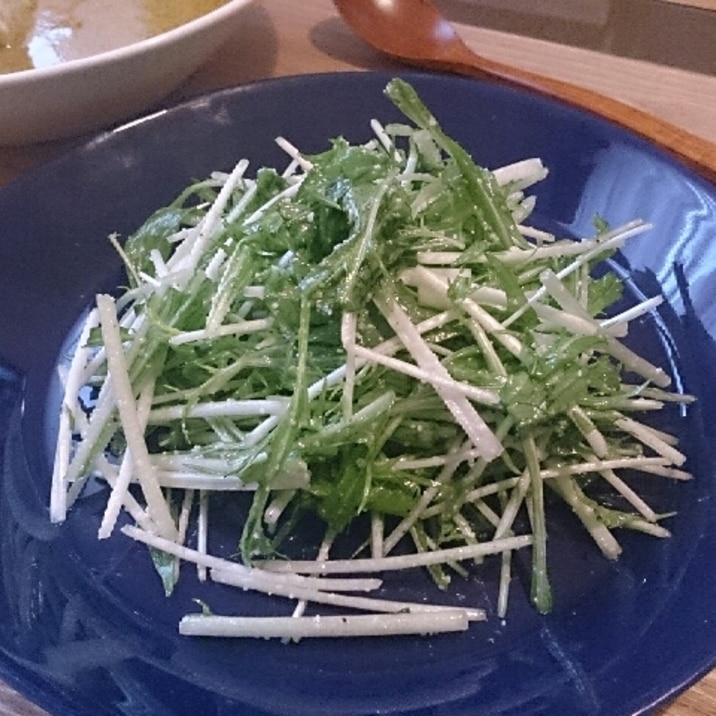 混ぜるだけ☆水菜のパルメザンチーズサラダ